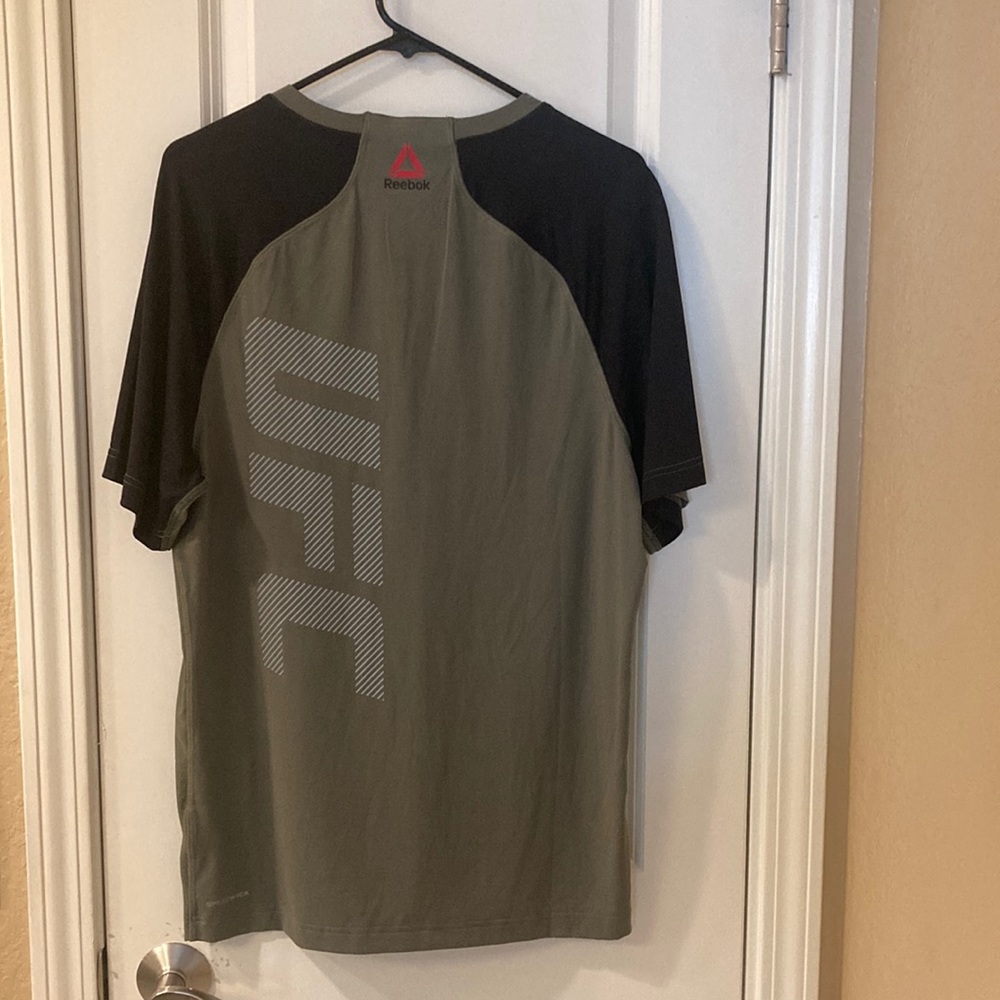 NEW Reebok UFC Shirt Training Short Sleeved Shirt - Size Large - Canopy Green